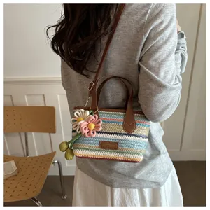 Kleurrijke strodagen schoudertas met bloemhanger, stijlvolle zomerse strand crossbody tas voor vrouwen