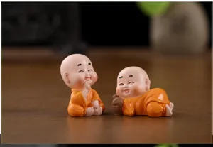 Ensemble de jolies petites figurines de moine, mini ornements en résine pour table à thé et voiture.