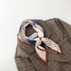 Geometrische klepblok zijden sjaal voor dames, elegante kleine vierkante halsdoek.