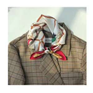 Pañuelo de seda retro con estampado de carrozas y cinturones, bufanda elegante.