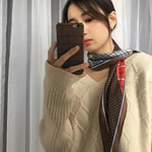 Women fashion silk scarf elegant geometric chain print long neck scarf for daily wear.