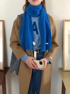 Bufanda de invierno de punto azul vibrante para mujer, bufanda de lana larga cálida y suave.