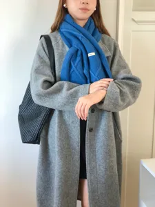 Bufanda de punto cálida de invierno para mujer en azul, diseño cruzado con botones elegante moda