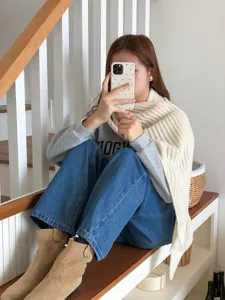 Écharpe triangulaire en laine ajourée pour femme, grand châle chaud et élégant pour le style d'hiver.