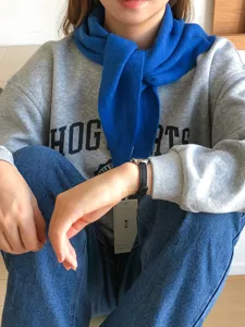 Moderna bufanda triangular de lana para invierno, calentador de cuello liso y cálido hoy.