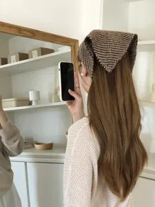 Écharpe triangulaire en tricot pour femme, couvre-chef chaud d'hiver et foulard stylé détail.
