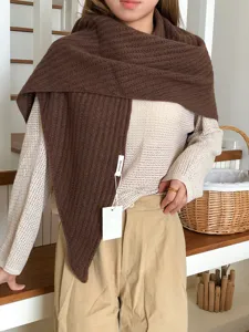 Écharpe châle en tricot de laine marron pour femme, grand foulard triangulaire chaud.