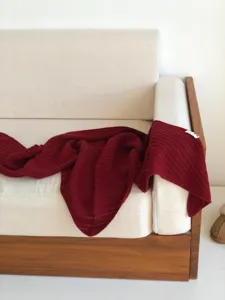 Grand foulard triangulaire en laine tricotée creuse châle chaud d'hiver pour femmes élégant