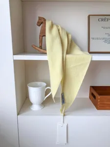 Bufanda triangular de lana amarillo claro liso invierno cálido calentador de cuello acogedor accesorio