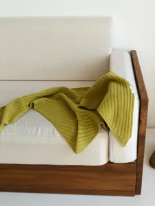 Echarpe chale en laine tricotee verte pour femme, design creux leger et chaud