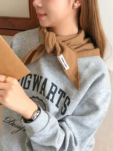Bufanda triangular de lana cálida para mujer, pañuelo de invierno liso clásico.