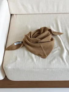 Cómoda bufanda triangular de lana marrón invierno calentador de cuello liso moda elegante