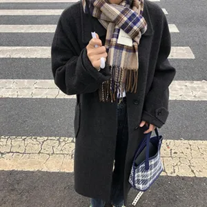 Koreanischer Retro Herbst Winter karierter Quastenschal Detailansicht für Damen Alltag