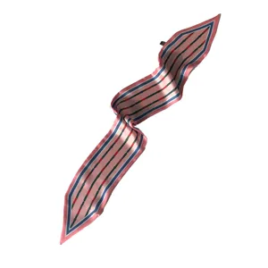 Chic foulard de soie étroit pour femme, twilly rose à motif pour sac et décoration de cou.