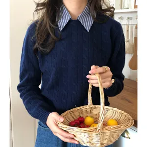 Dunkelblauer Zopfmuster Pullover mit gestreiftem Kragen, stilvolles Damen Freizeitoberteil.