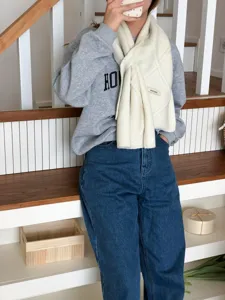 Bufanda de punto de invierno para mujer, diseño cruzado de botones, color sólido cálido.