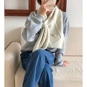 Bufanda de Punto de Color Sólido para Mujer Calentador de Cuello Cruzado con Botón Estilo Preppy Suave Bufanda de Invierno para Estudiantes
