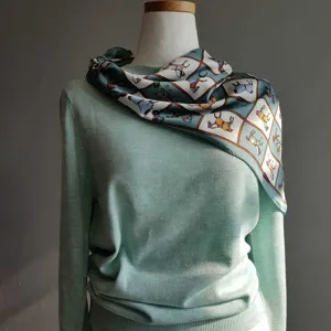 Pañuelo de seda verde menta con clásico diseño de rejilla de caballos, elegante pañuelo.