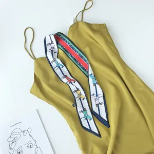 Zomer vrouwen smalle zijden sjaal lange lint handtas riem en gele slip dress outfit set