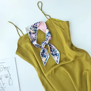 Zomer zijden sjaal en jurk set, elegante geprinte lint halsdos voor dames dagelijks gebruik.