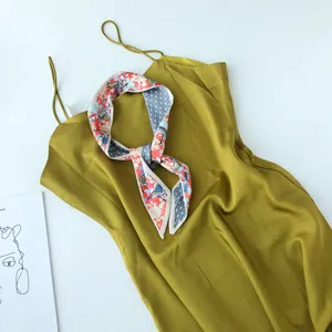Elegante smalle zijden sjaal voor dames, stijlvol bedrukt twilly lint voor nek en tassen.