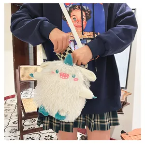 Niedliche japanische Plüsch Monster Umhängetasche für Schüler, weiche Tasche mit 3D Hörnern.