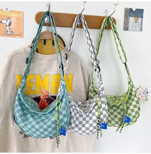 Tsanta hiasti me karo pouf, Iaponiko styl Harajuku tsanta omou, leptomereia stylos
