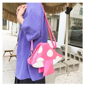 Detailansicht der holografischen rosa Pilz PU Schultertasche, niedliche Neuheit Umhängetasche.