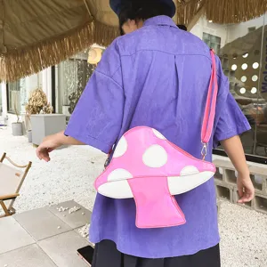 Kreative Pilz PU Leder Umhängetasche für Damen, süßes rosa-weißes Farbdesign im Alltag.