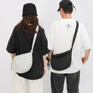 Tsanta tachydromou casual Harajuku me bubble grid gia kathimerini emfanisi mathiton.