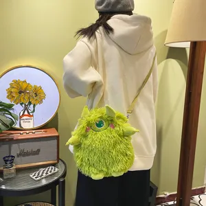 Niedliche flauschige grüne Monster Umhängetasche, weiche Plüsch Cartoon Schultertasche.