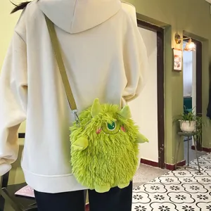 Flauschige grüne Monster Umhängetasche im japanischen Stil für süsse Studenten und Mädchen.