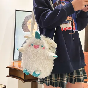 Süße flauschige Monster Plüsch Umhängetasche, weiches Material mit lustigem gestickten Gesicht.