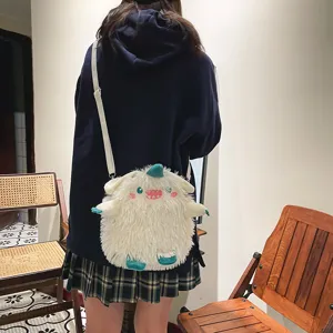 Flauschige süße Plüsch Umhängetasche mit Monster Design für Alltag und Schule chic.