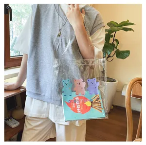 Transparente Studenten-Umhängetasche Detailansicht mit süßen bunten Bärenprints und klarem Design.