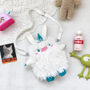 Süße flauschige Monster Umhängetasche mit Plüsch Design für japanische süße Mädchen.