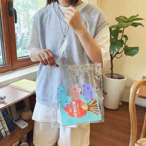 Transparente PVC Schultertasche mit süßem bunten Bärenprint und Buch Detail für den Alltag