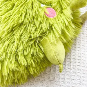 Flauschige grüne Monster Plüsch Umhängetasche Detail, süße japanische kawaii Tasche für Damen.