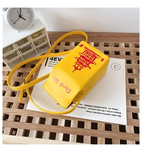 Borsa a tracolla gialla in PU vista dettagliata con grafica di pagoda creativa e tracolla chic
