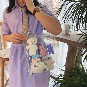 Klarsicht PVC Umhängetasche mit süßen Bärenmotiven und Plüschtier-Anhängern für Damen.
