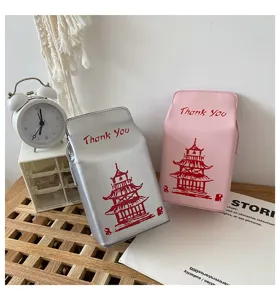 Borsa a tracolla creativa in pelle PU cartone di latte, stampa pagoda cinese elegante.