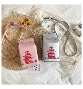 Borsa a tracolla in pelle PU a forma di cartone di latte con pagoda cinese e stampa.