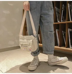 Süße japanische Vintage Canvas Umhängetasche mit Bärenohren und Vordertasche Design.