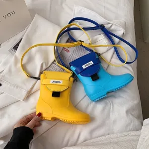 Sac bandoulière créatif en forme de botte de pluie jolie nouveauté en cuir PU pour femme
