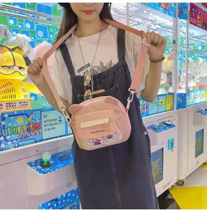 Rosa süße Bär Umhängetasche Detailansicht, süße Schultertasche mit durchsichtigem TaschenDesign.