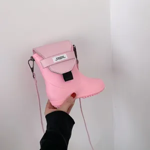 Sac bandoulière mignon en forme de botte de pluie rose, sac créatif amusant en cuir PU.