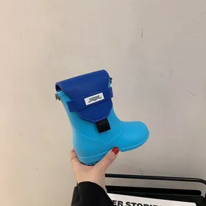 Sac bandoulière tendance en forme de botte pour femme, sacoche chaussure créative et originale.
