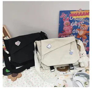 Japanese Harajuku style casual canvas messenger bag, large capacity student school bag.