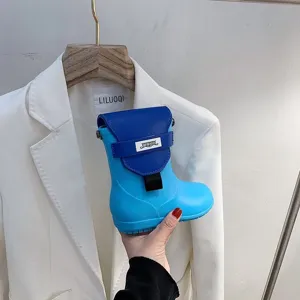 Sac bandoulière créatif en forme de botte de pluie bleue détail style nouveauté mode sac mignon.