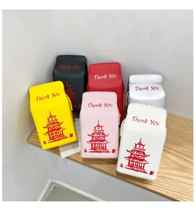 Borsa a tracolla in pelle PU a forma di cartone di latte con stampa pagoda cinese.